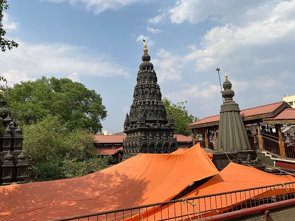 Jnaneshwar's temple at Alandi: The temple over the samadhi Jnaneshwar took at Alandi at the age of 21.