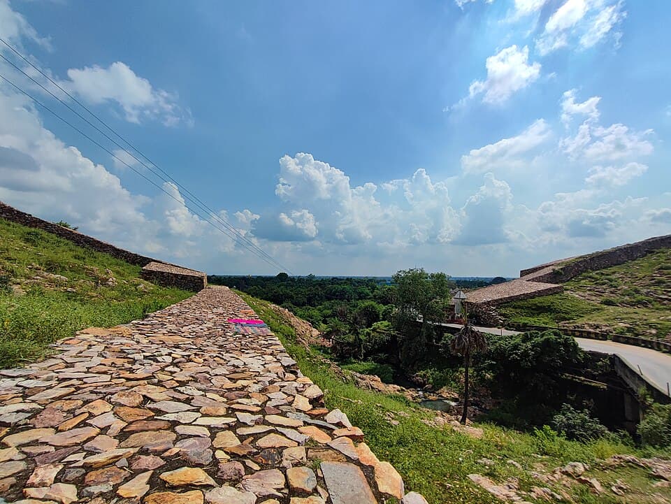 The cyclopean wall at Rajgir: Rajagriha, Magadha's first capital, was defensible, before Pataliputra's riverine location proved better for expansion.