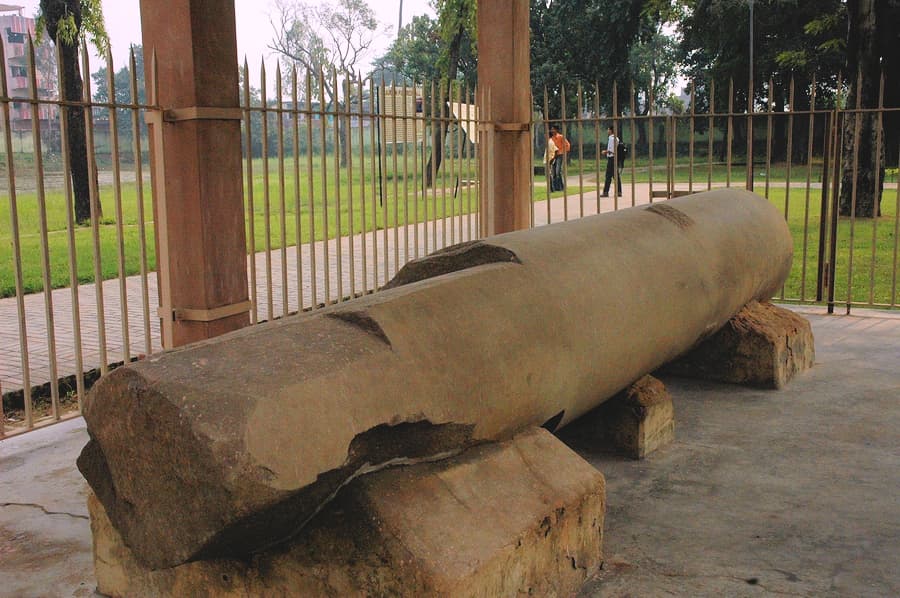 A Mauryan pillar from Kumhrar: Remains at Kumhrar, near Patna, suggest pillared halls and large structures.